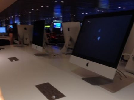 ハマド空港にはMacがたくさん無料でつかえる