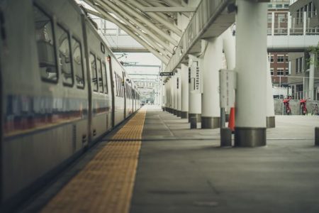 夢とは程遠い職業に就いて働く人が多い