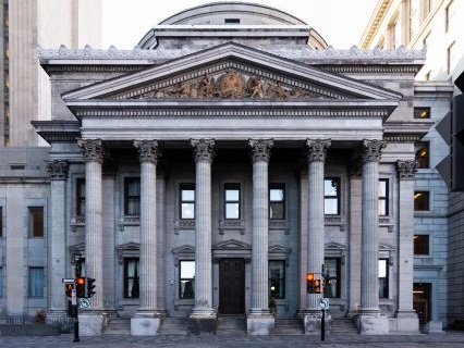 お金は銀行へあずけるよりも投資へ