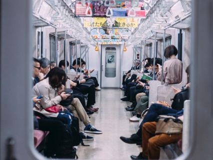 東京の電車の車内