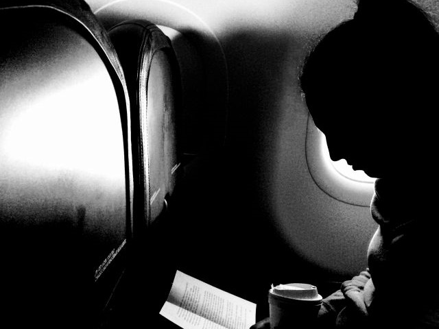 飛行機内でおこりやすいエコノミー症候群