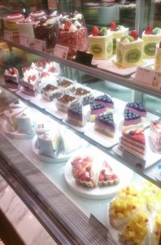 北京のパン屋さんのショーケース