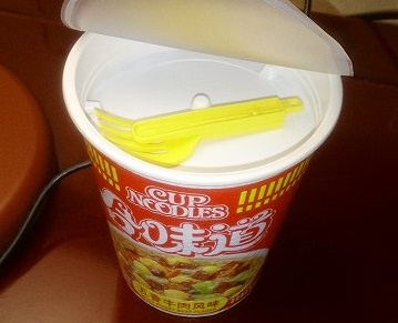 中国のコンビにでかったカップヌードル