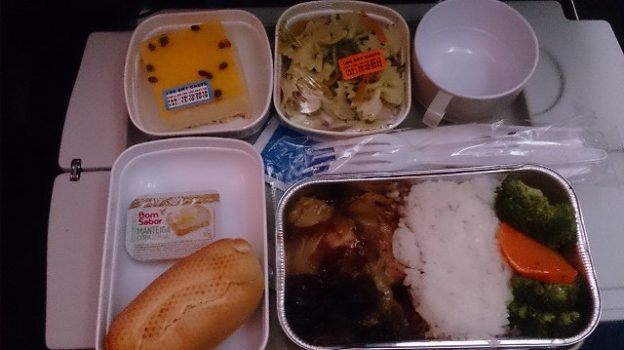 グアルーリョスからマドリードまでの機内食　1食目