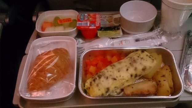 サンパウロからマドリード間にでる機内食　朝食