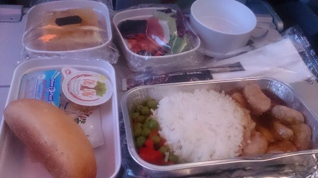 mad-pek間の機内食