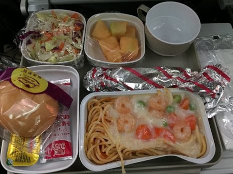 エアチャイナ　北京からマドリードまでの機内食1